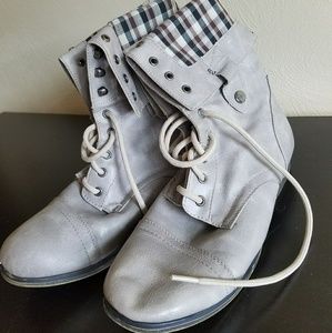 Grey boots